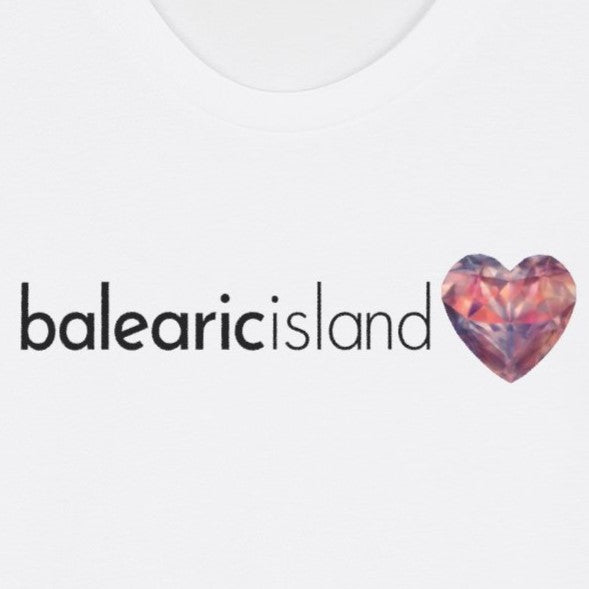 Balearic Blend T-shirt: Close-up of the geometric pink heart graphic print.